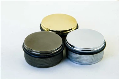 Opritor de ușă personalizat din alamă